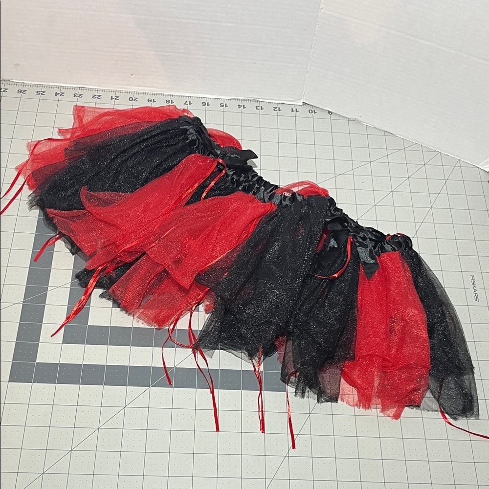 Hot Topic Red and Black Tulle Mini Skirt